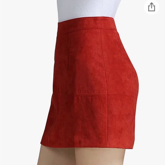Cute red mini skirt with zipper in back - Picture 5 of 6